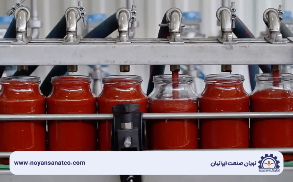 دستگاه‌های صنعتی تولید رب گوجه‌فرنگی در حال پخت و تغلیظ محصول